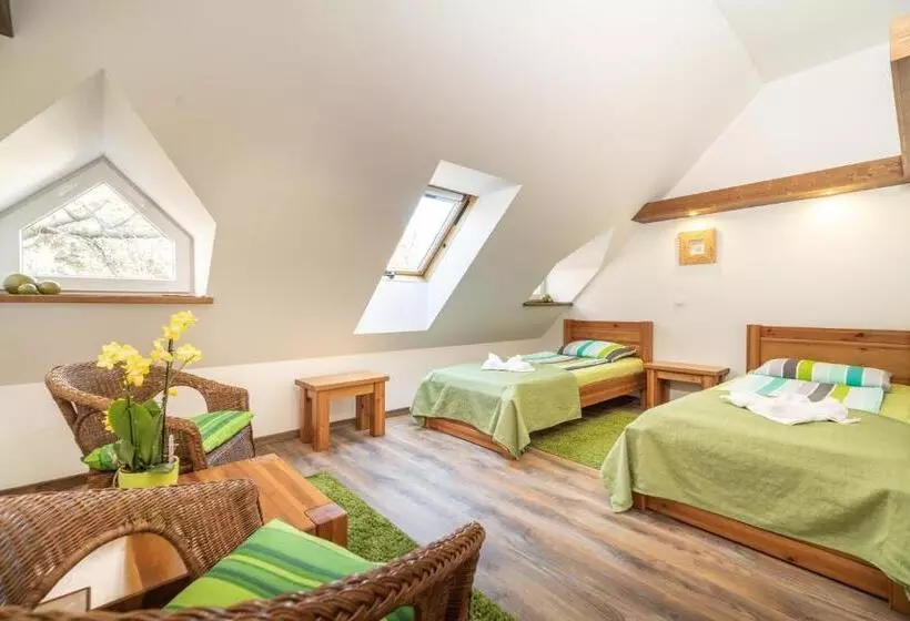 Juhar Apartmanház