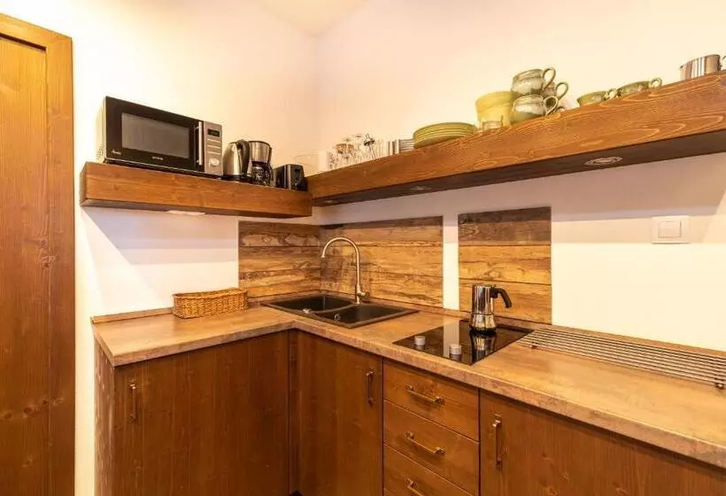 Juhar Apartmanház