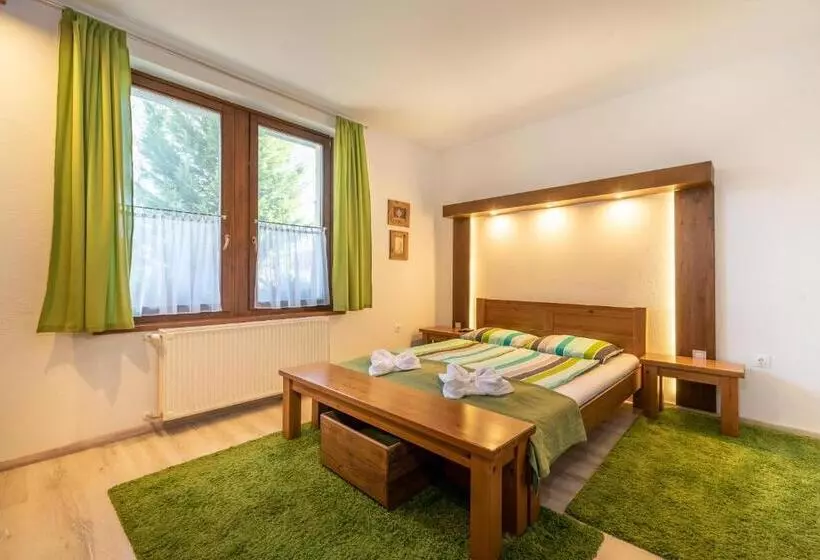 Juhar Apartmanház