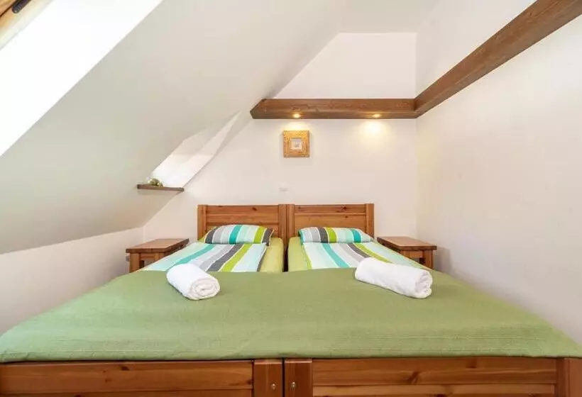 Juhar Apartmanház