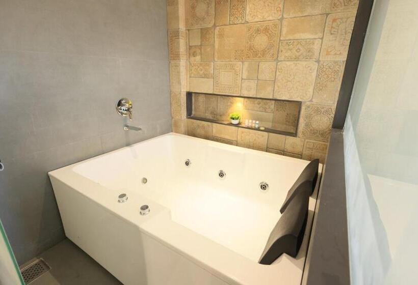 בית מלון כפרי King Garden