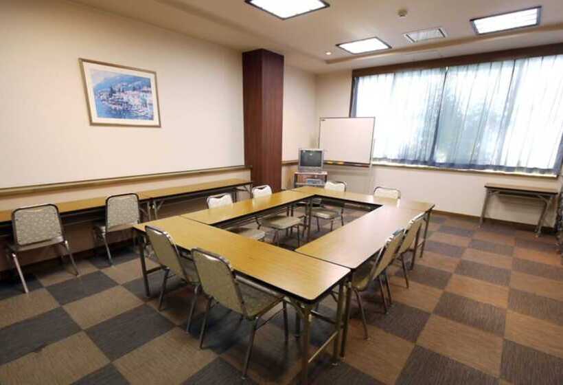 Отель Route Inn Takasakieki Nishiguchi