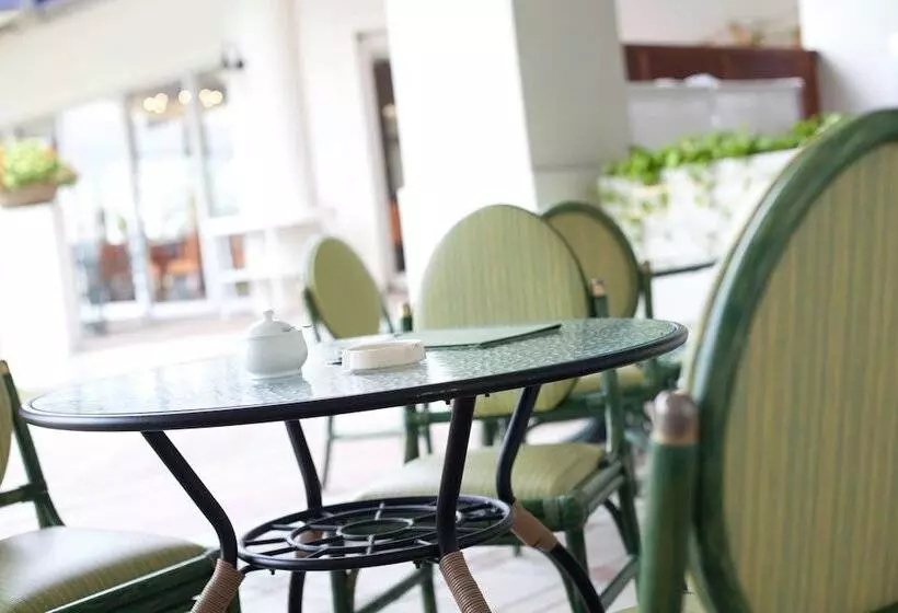 Отель Wakayama Marina City