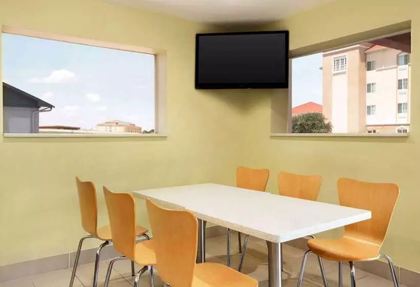 모텔 Super 8 By Wyndham Corsicana