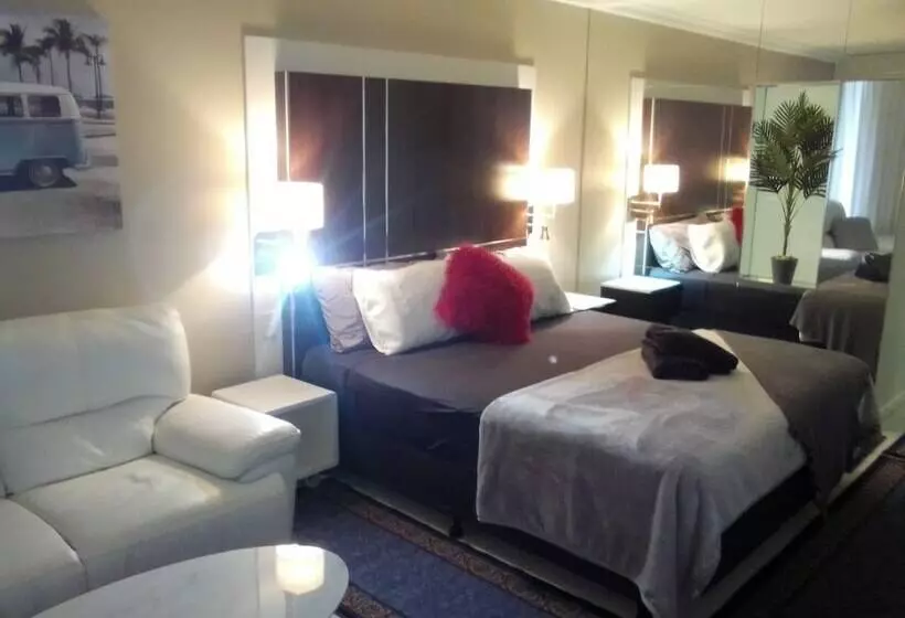 هتل Your Stay In Surfers