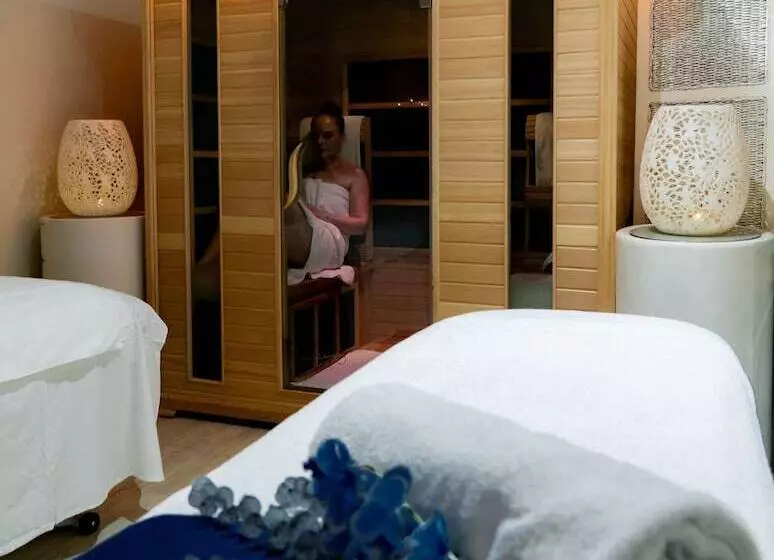 هتل Your Stay In Surfers