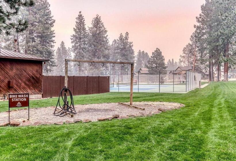 Seventh Mountain Resort