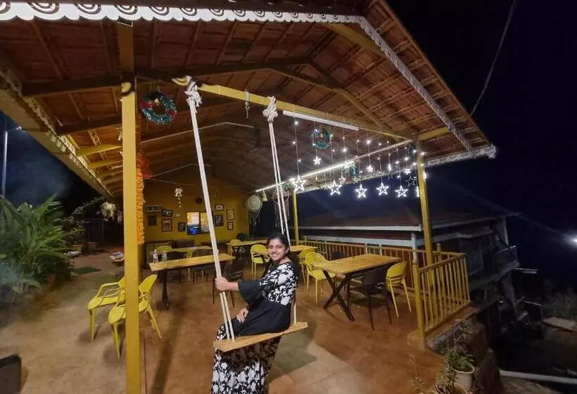 Aamiaismajoitus (B&B) The Skyi County Dapoli