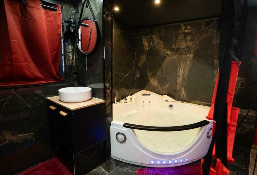 Capsule Secret   Jacuzzi   Netflix & Home Cinéma   Jeux De Couple   Barre De Pole Dance