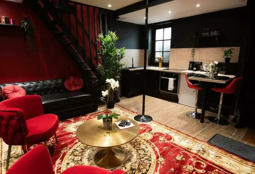 Capsule Secret   Jacuzzi   Netflix & Home Cinéma   Jeux De Couple   Barre De Pole Dance