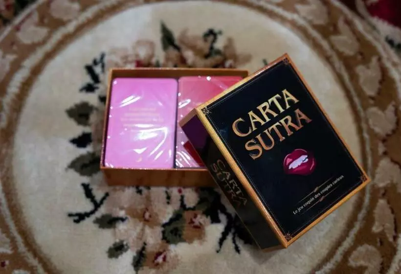 Capsule Secret   Jacuzzi   Netflix & Home Cinéma   Jeux De Couple   Barre De Pole Dance