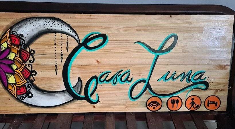 پانسیون Hostal Casa Luna