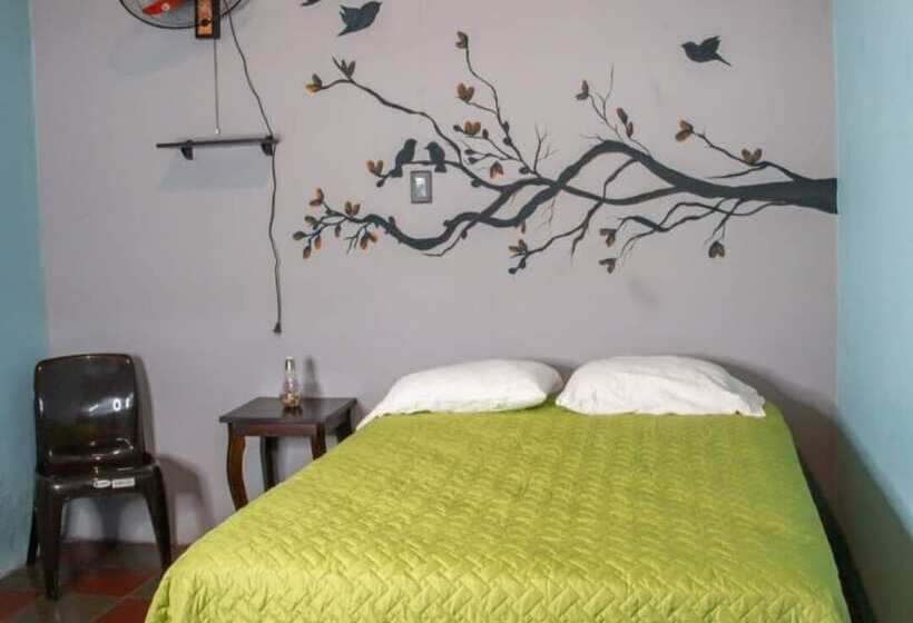 پانسیون Hostal Casa Luna