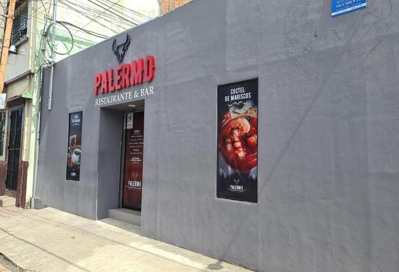 پانسیون Hostal Casa Luna