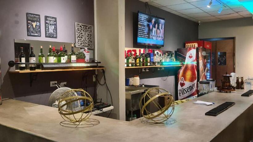 پانسیون Hostal Casa Luna