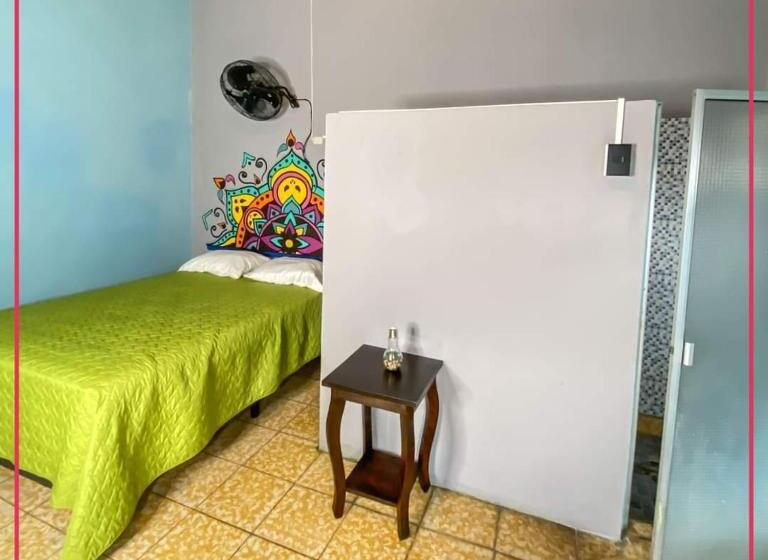 پانسیون Hostal Casa Luna