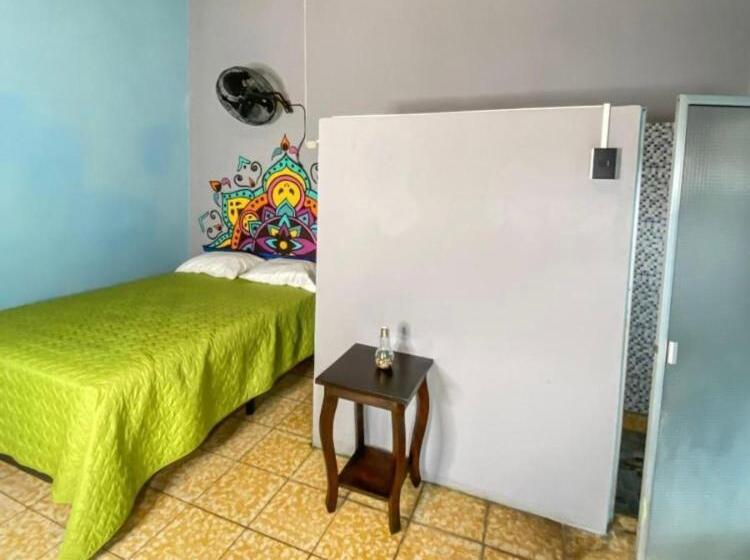 پانسیون Hostal Casa Luna