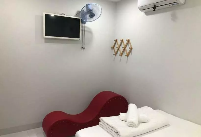 هتل Khách Sạn Huy Phương