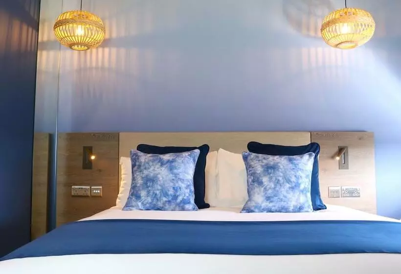 Hex Wildlife Hotel At Yorkshire Wildlife Park