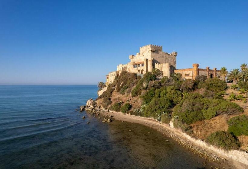 بنسيون Castello Di Falconara