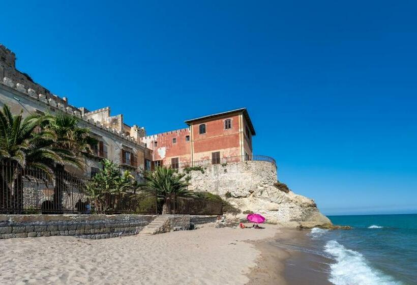 بنسيون Castello Di Falconara