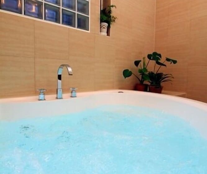 בית מלון כפרי Deep & Steep Lodge Hakuba