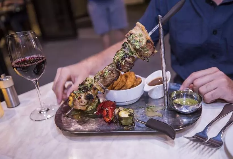 هتل Emerald Maraboon Motor Inn