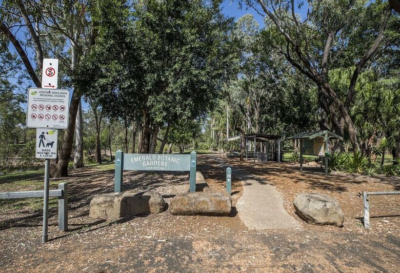 Hotel Emerald Maraboon Motor Inn