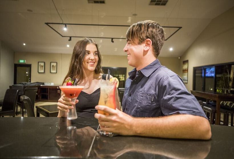 Hotel Emerald Maraboon Motor Inn