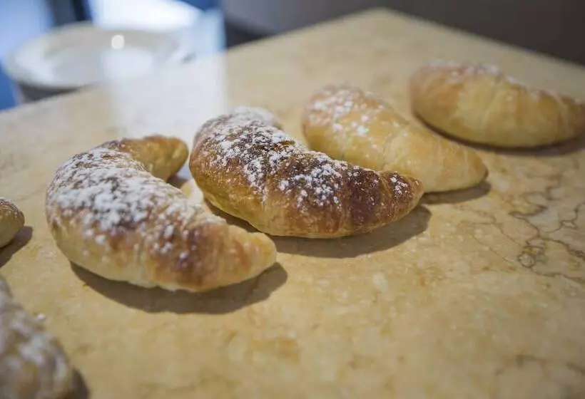 هتل Emerald Maraboon Motor Inn