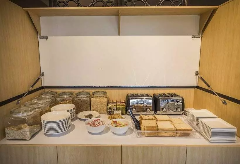 هتل Emerald Maraboon Motor Inn