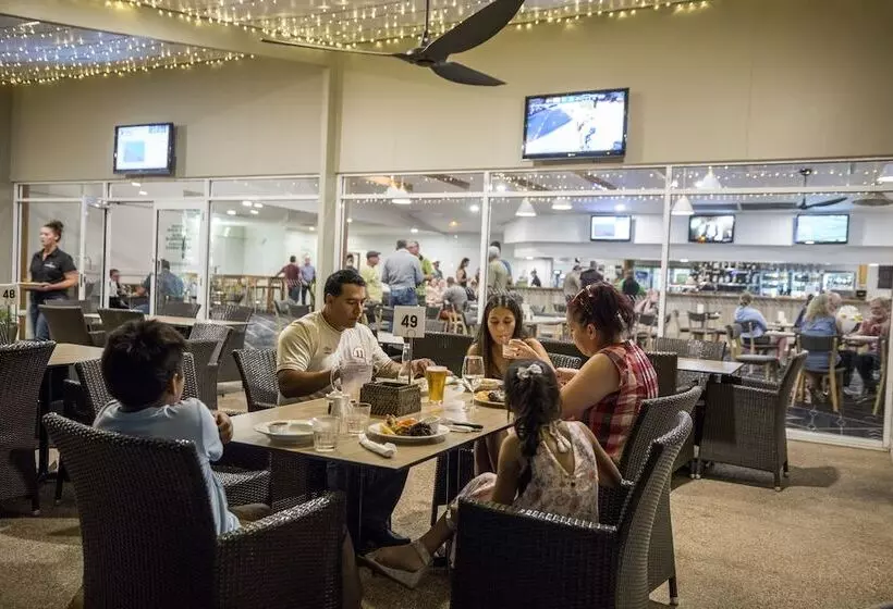 هتل Emerald Maraboon Motor Inn