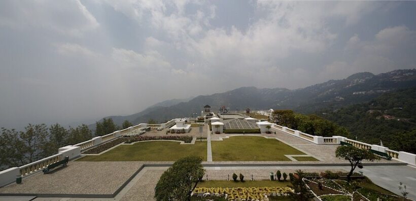 Отель Jaypee Residency Manor