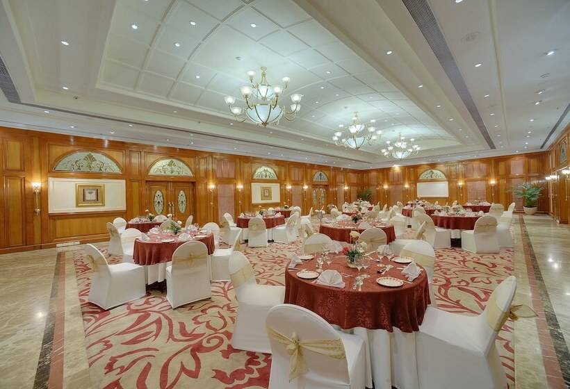 Отель Jaypee Residency Manor