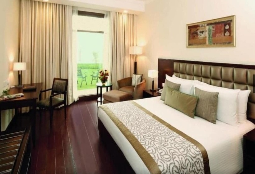 Отель Jaypee Residency Manor