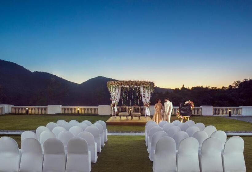 Отель Jaypee Residency Manor