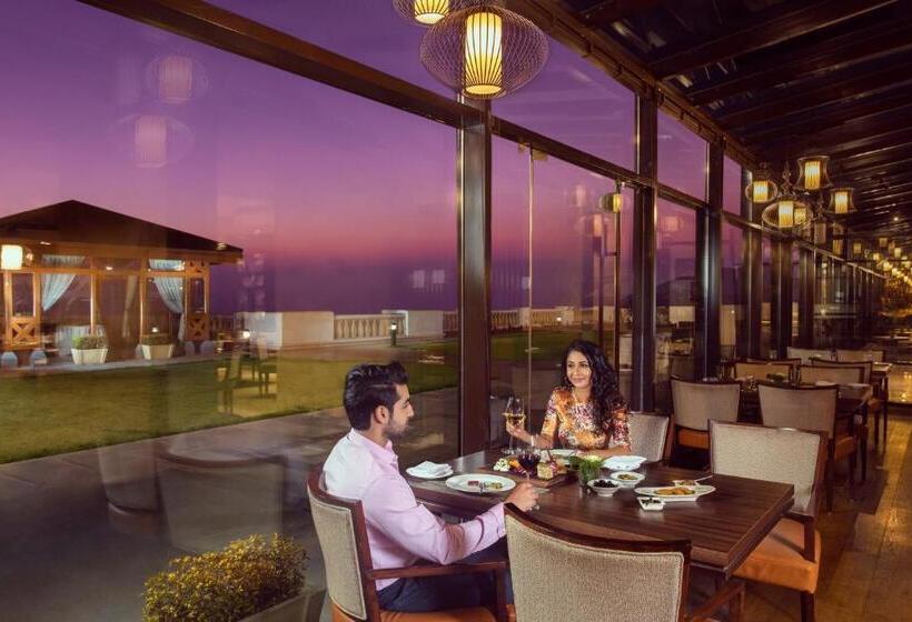 Отель Jaypee Residency Manor