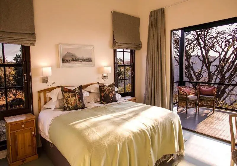 ホテル Three Tree Hill Lodge