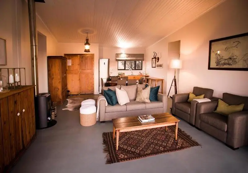 ホテル Three Tree Hill Lodge