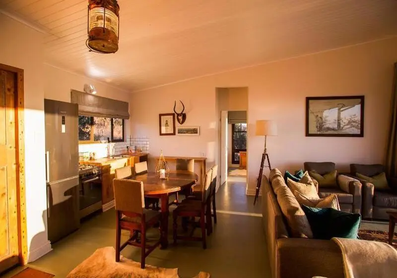 ホテル Three Tree Hill Lodge