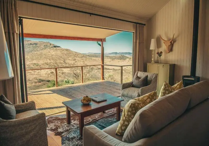 ホテル Three Tree Hill Lodge