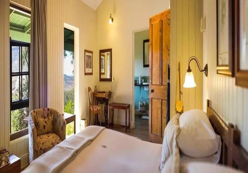 ホテル Three Tree Hill Lodge