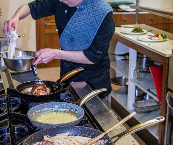 Hotel Victoria Railway