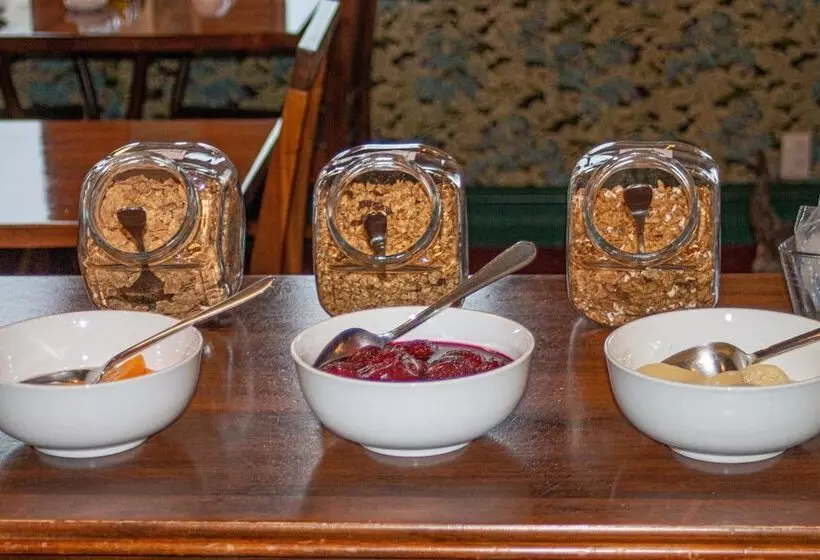 Hotel Victoria Railway