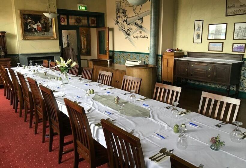 Hotel Victoria Railway