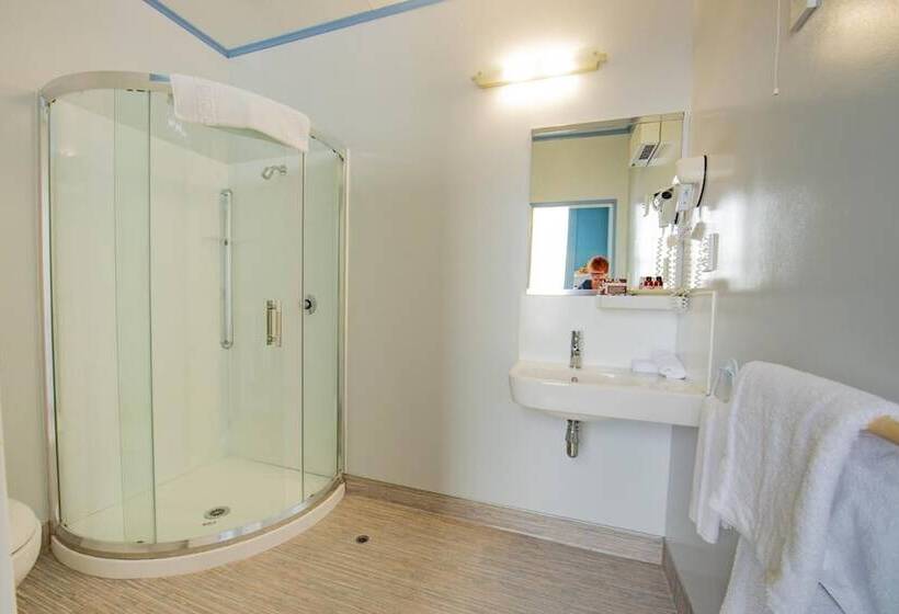 Hotel Victoria Railway