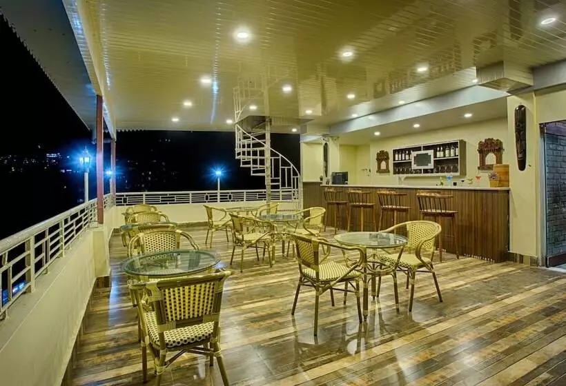 Hotel The Aryan Regency