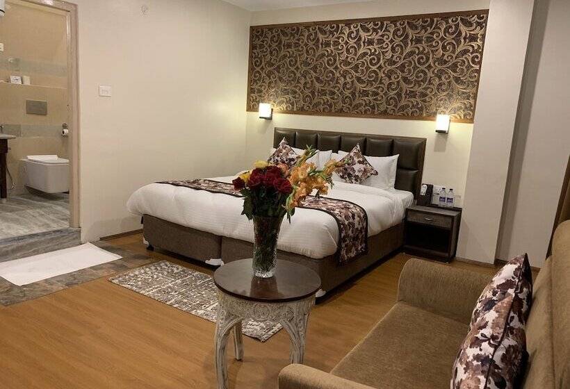 בית מלון כפרי The Aryan Regency