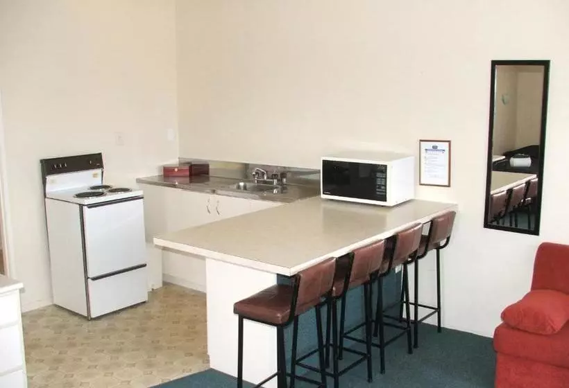 فندق على الطريق Asure Saddle And Sulky Motor Lodge