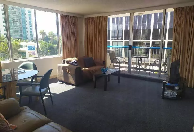 Quarterdeck Apartments